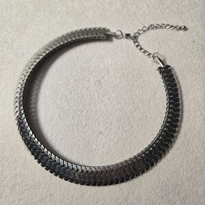 Chic Silvertone Women's Choker Style Necklace 14" With Lobster Clasp 3/4"